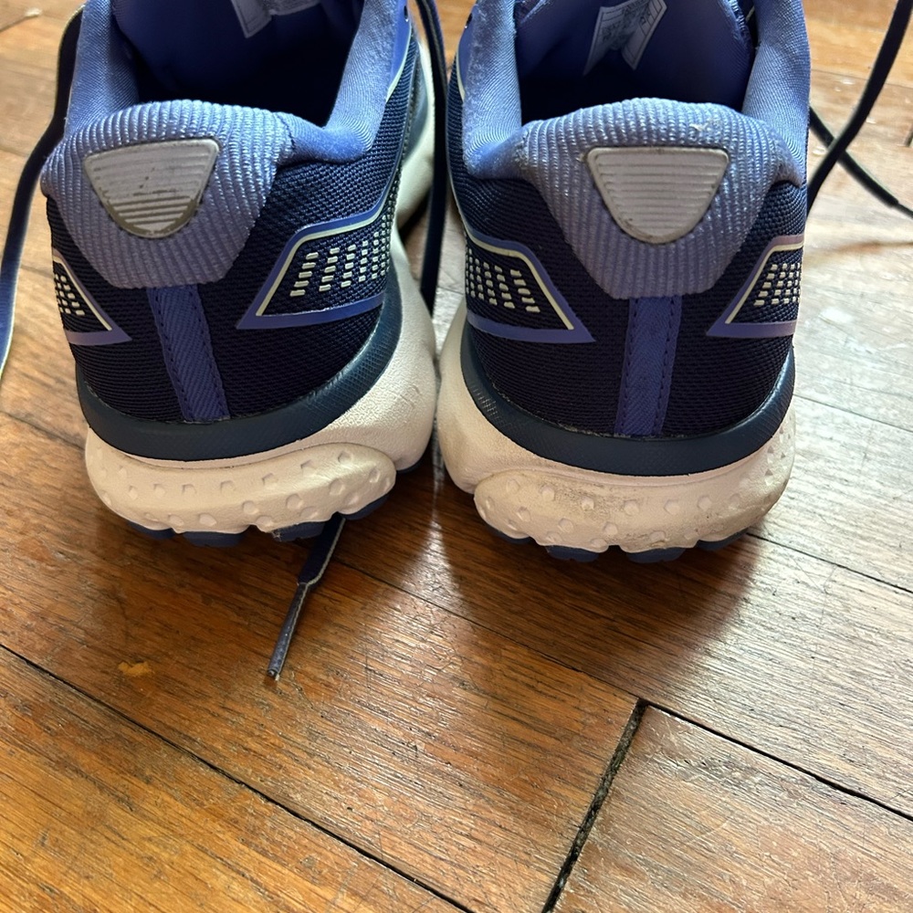 Brooks Navy Athletic Sneakers Women’s size 10 Ghost 12 Little Wear - Picture 8 of 12